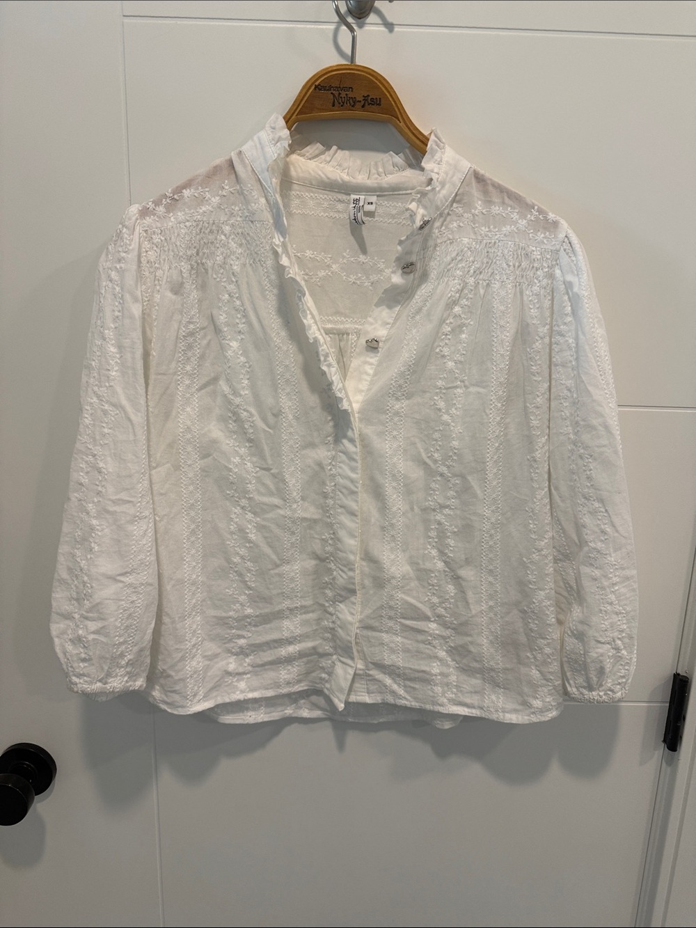 Modern identity White Eyelet Button-Front Blouse size XS